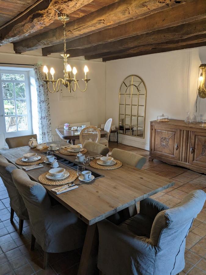 Sous Le Chateau Jumilhac-le-Grand Bagian luar foto