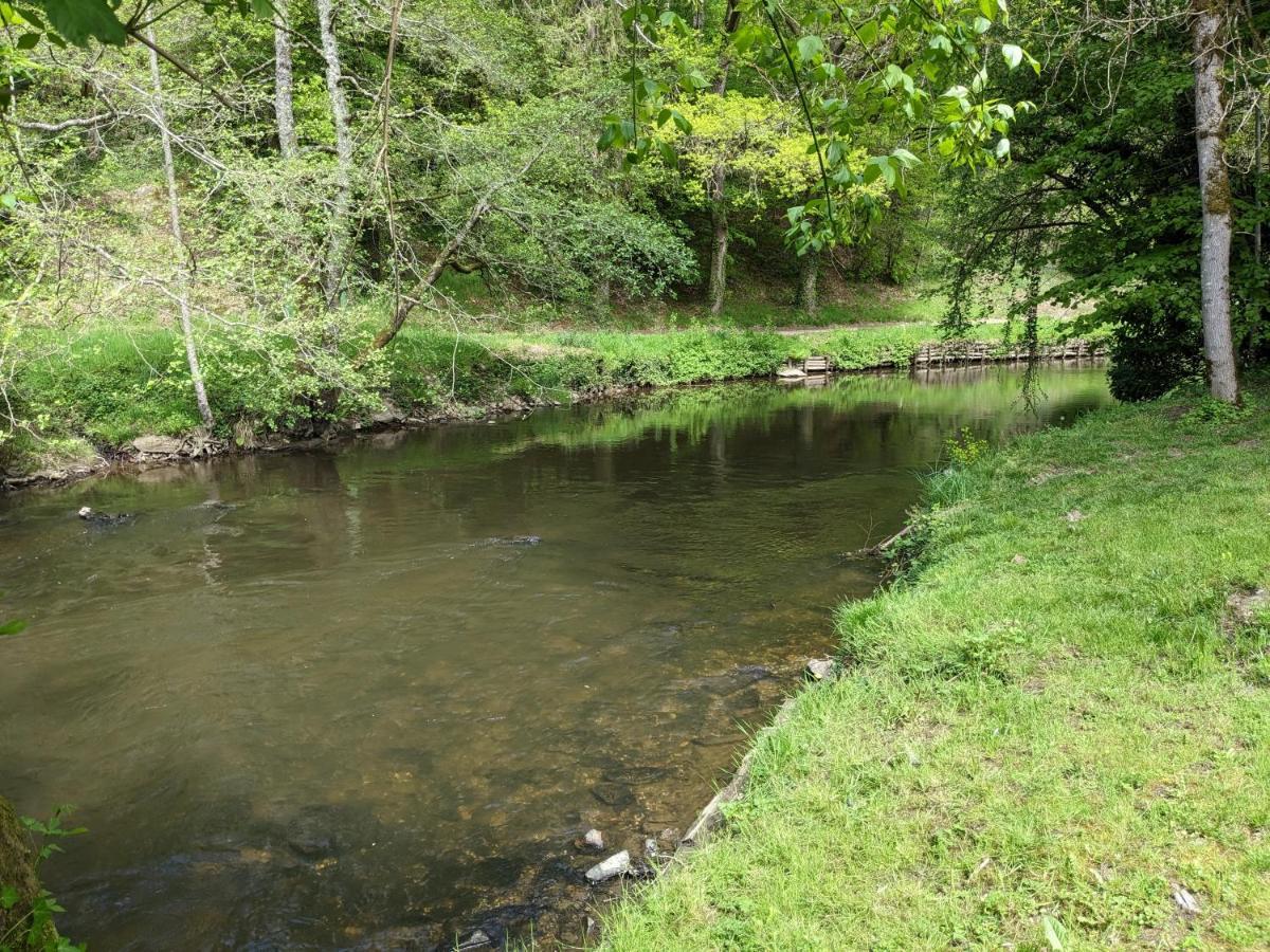 Sous Le Chateau Jumilhac-le-Grand Bagian luar foto