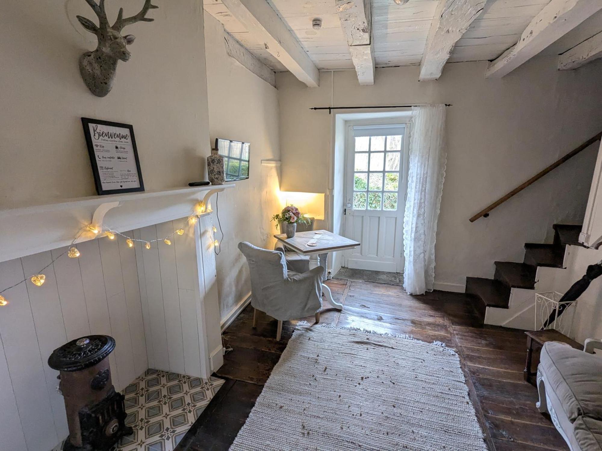 Sous Le Chateau Jumilhac-le-Grand Bagian luar foto