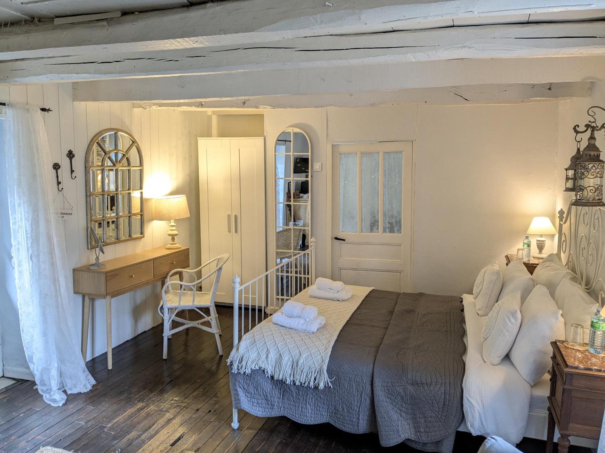Sous Le Chateau Jumilhac-le-Grand Bagian luar foto